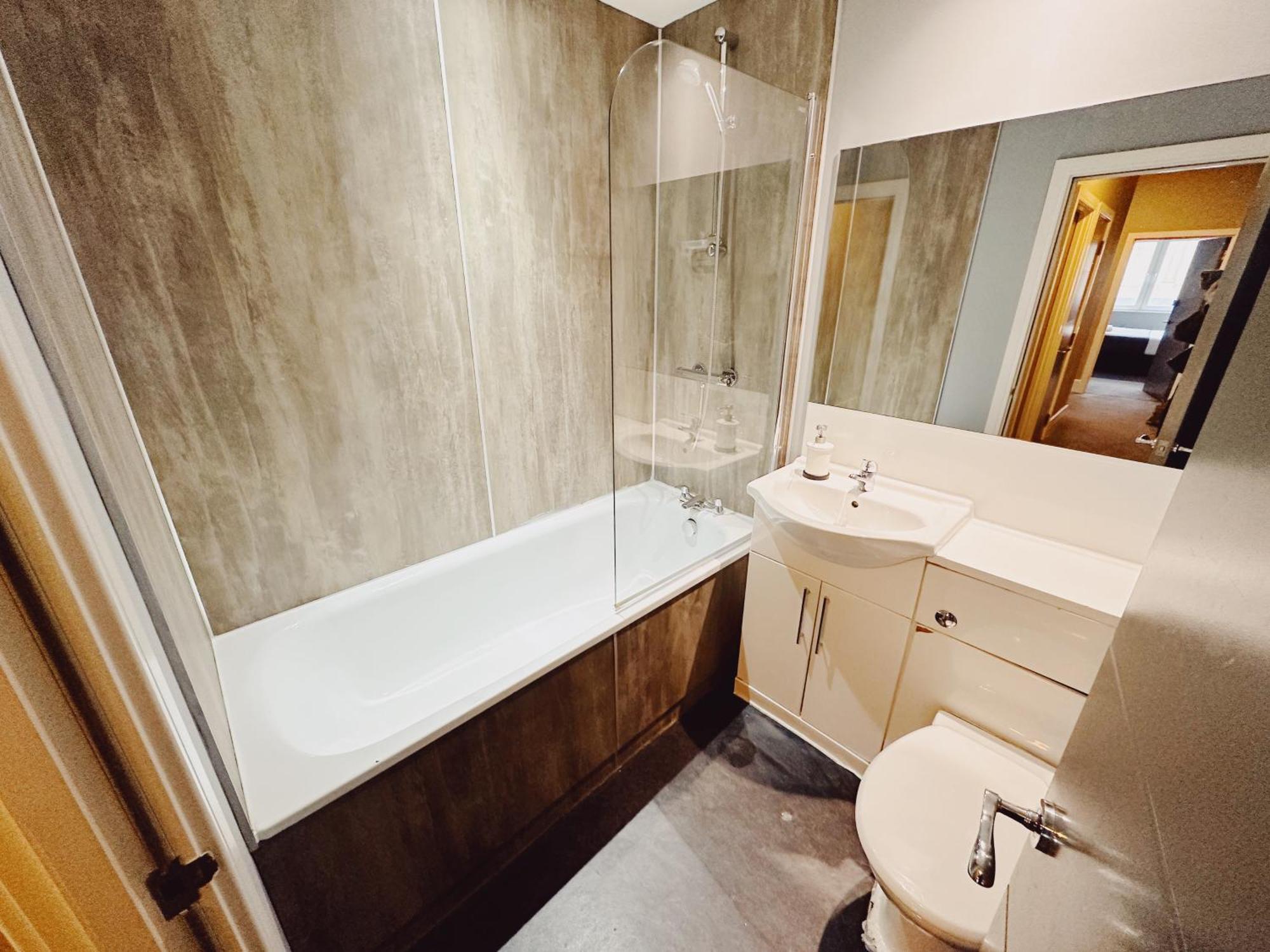 3 Bedroom Apartment In The Heart Of Newcastle - Modern - Sleeps 6 Exterior foto